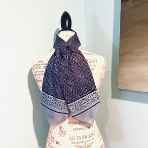 VINTAGE CISCO Powder Blue & Black Silk Cravat Ascot Tie Mint Condition